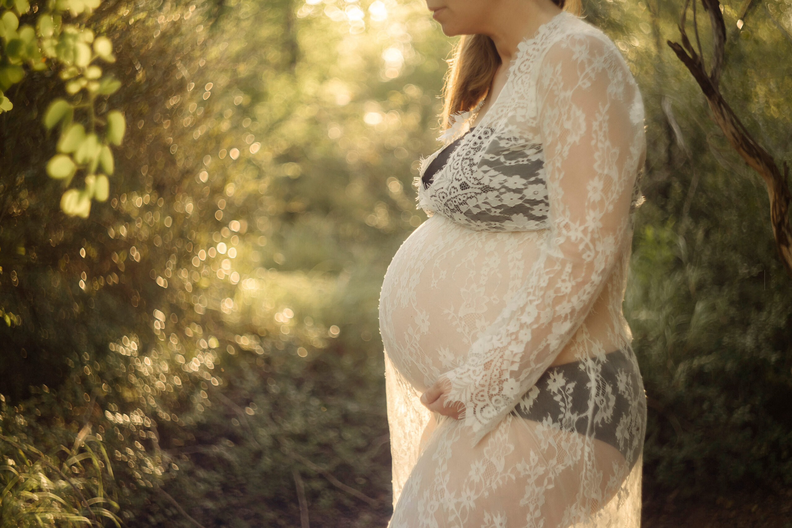 swirly bokeh of the Helios 44 of maternity image