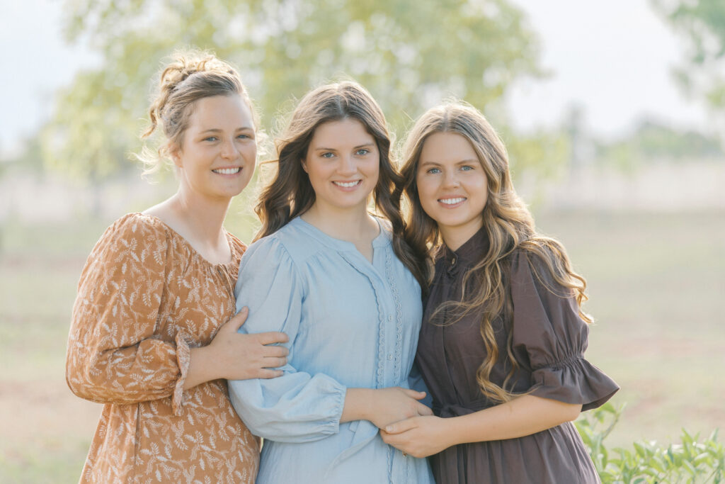 3 sisters together for family photograph